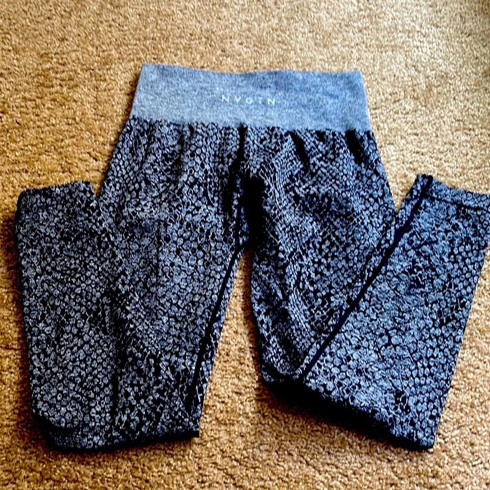 Like new leggings medium